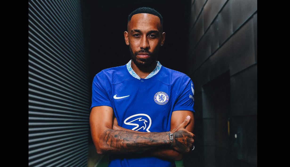 Chelsea telah merampungkan transfer Pierre-Emerick Aubameyang dari Barcelona di bursa musim panas 2022/2023. Aubameyang kembali ke Liga Inggris setelah 6 bulan merumput di Liga Spanyol bersama Barca. (Twitter/@ChelseaFC)