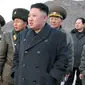 Kim Jong-un dan Lee saat membantu latihan militer pada tahun 2011/dok: worldnewsdailyreport.com