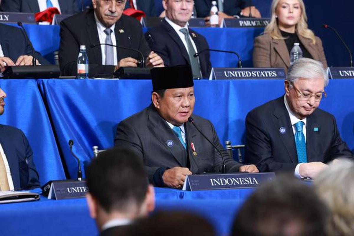 Seskab Teddy Ungkap Kedekatan Personal Prabowo dan Trump Dibalik Penurunan Tarif Dagang 19 Persen