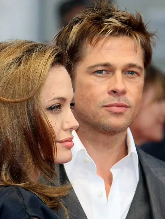 Dalam surat itu pun dituliskan ada sedikit keraguan dengan keinginan Pitt untuk merahasiakan proses perceraiannya. Meskipun sudah dinyatakan bebas atas tuduhan kekerasan terhadap anak, namun Jolie masih tidak yakin. (AFP/Bintang.com)