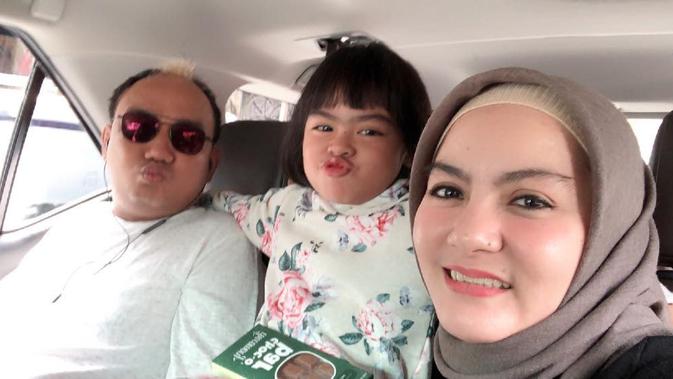 Azis Gagap dan Istri Kedua (Sumber: Instagram//dewi_keke22)