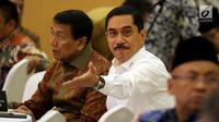 Kepala BNPT Komjen Pol Suhardi Alius dan Menkopolhukam Wiranto saat silaturahmi mantan napi dengan korban teroris di Jakarta, Rabu (28/2). Lebih dari 125 bekas napi teroris dipertemukan dengan sekitar 50 orang korban terorisme. (Liputan6.com/JohanTallo)