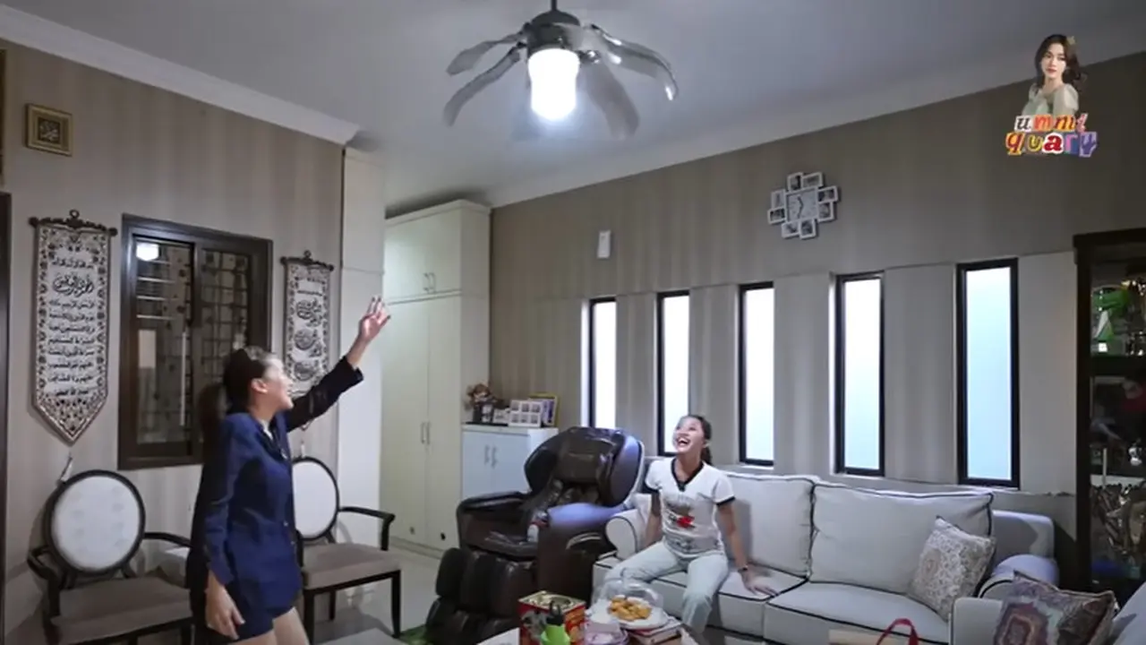Ruang Tamu Sederhana Rumah Ayu Ting Ting