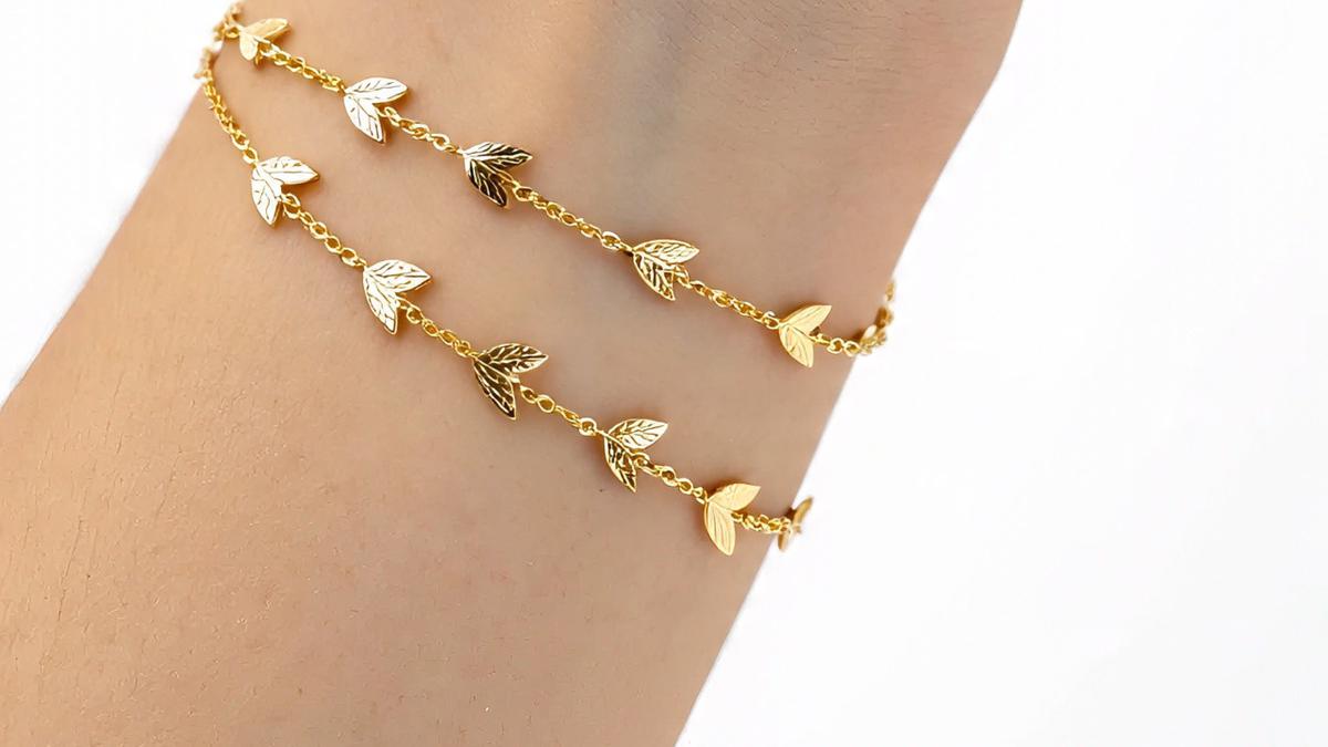 8 Model Gelang Daun Rantai Emas 24 Karat untuk Tangan Kurus, Aksesori Hits 2025 yang Jadi Favorit