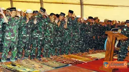 Gema suara Takbir yang dikumandangkan pada, Senin (29/8) oleh segenap prajurit TNI yang tergabung dalam Indonesia Battalion (Indobatt) menandai berakhirnya pelaksanaan ibadah puasa bulan suci Ramadhan sekaligus menyambut datangnya Hari Raya Idul Fitri 143