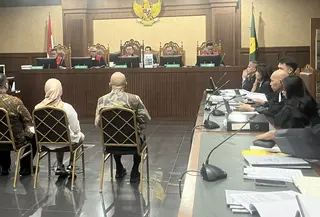 Tiga terdakwa kasus dugaan korupsi pengadaan laptop Chromebook di ruang sidang utama Pengadilan Tindak Pidana Korupsi Jakarta. (Foto: Liputan6.com/Radityo Priyasmoro).