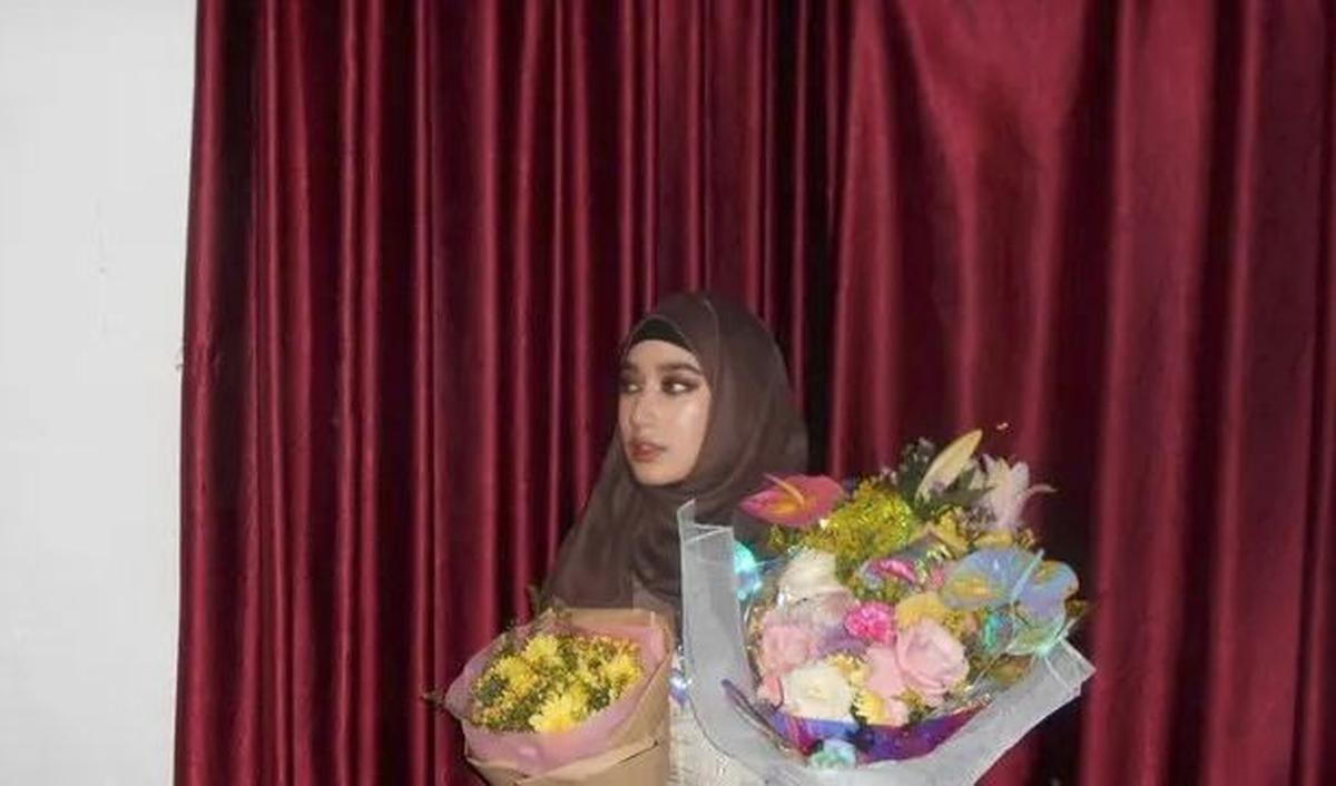 Meskipun sudah menikah, Tengku Anataya masih seperti gadis remaja dalam hal gaya dan penampilannya.