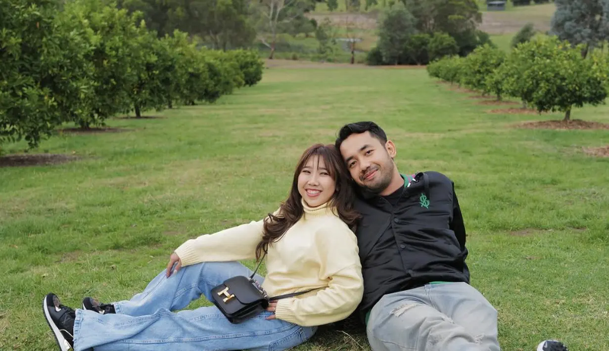 Hermes Constance menjadi tas yang bisa dipakai dengan segala gaya, kasual hingga formal.  [Foto: instagram/ Kiki Saputri]