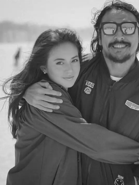 Tidak hanya itu, menurutnya, Ello mengaku tahun ini akan melepas masa lajangnya. Seperti diketahui, Ello menjalin kisah asmara dengan pemeran Aurelie Moeremans. (Instagram/aurelieowreally)