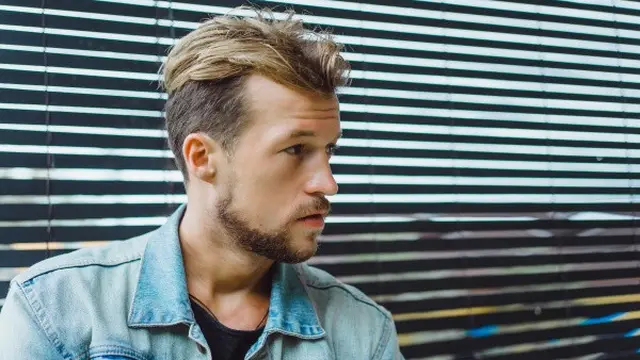 Ilustrasi Rambut Pria (Photo by Kireyonox_Yuliya on Freepik)