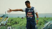Pemain Arema FC, Rivaldi Bawuo. (Bola.com/Iwan Setiawan)
