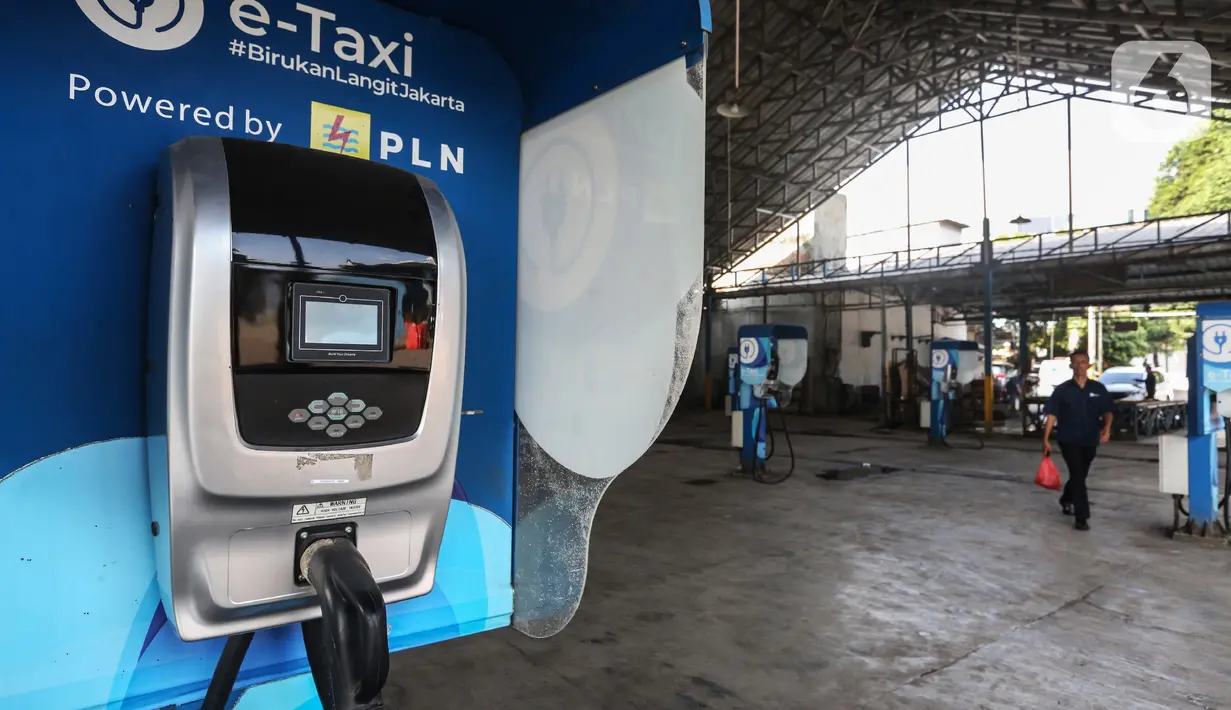 BIRD juga akan terus menambah jumlah fasilitas pengisian daya atau charging station kendaraan listrik. (Liputan6.com/Johan Tallo)