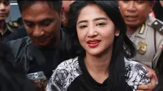 Meski cantik dan seksi, para seleb tanah air ini pernah merasakan dinginnya berada di balik jeruji besi karena kasus yang mereka alami. 