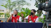 Presiden Persija Jakarta, Mohamad Prapanca (kiri) dan Bambang Pamungkas. (Media Persija).
