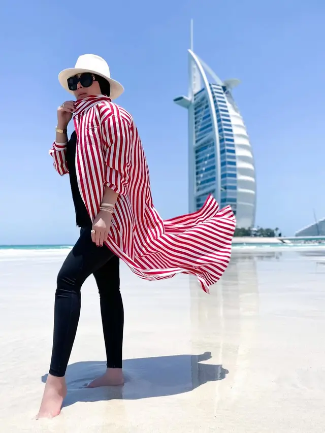 Outfit Liburan di Pantai Ala Syahrini