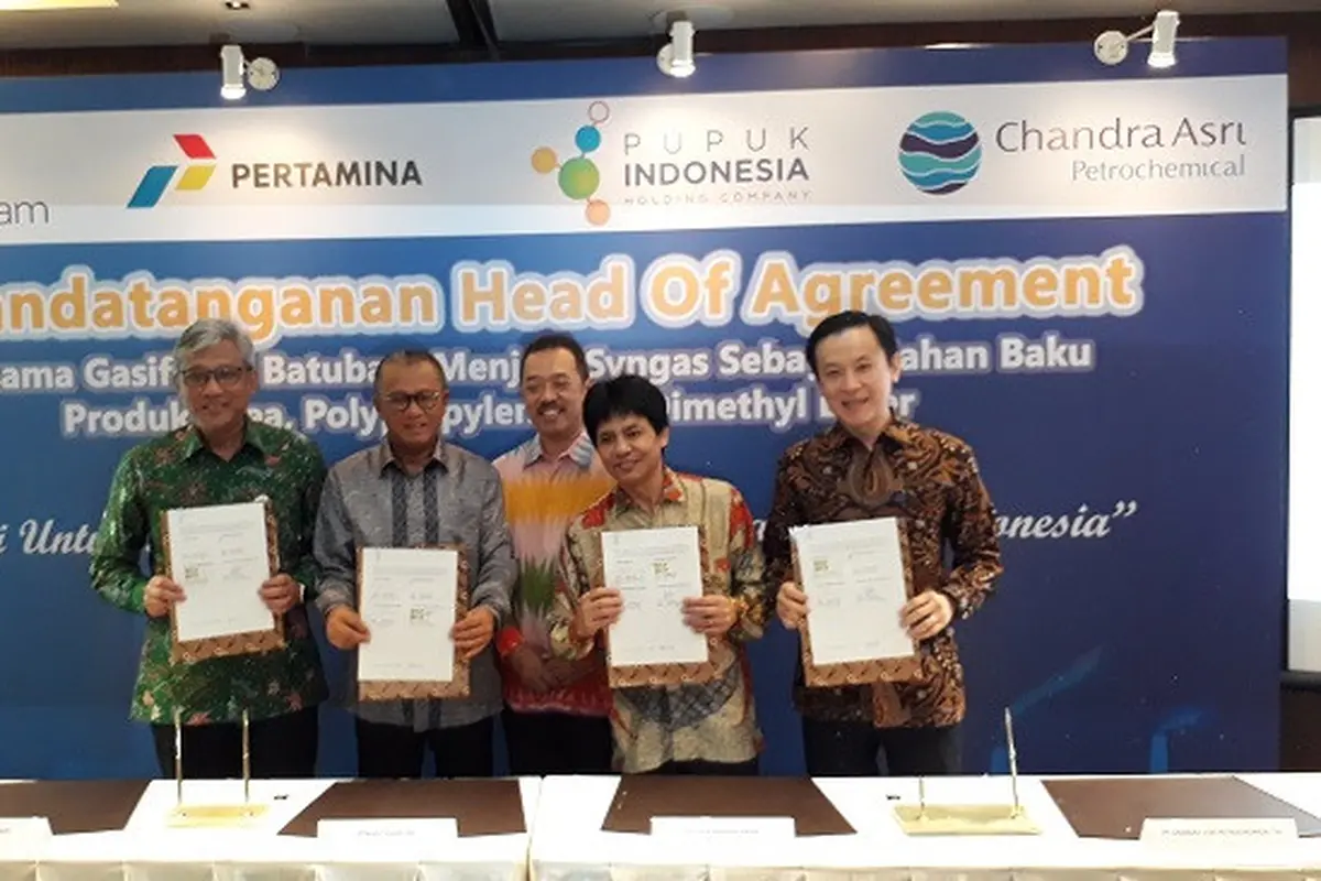 Kesepakatan pelaksanaan proyek mengubah batu bara jadi gas dituangkan melalui penandatanganan Head of Agreement di Hotel Grand Hyatt, Jakarta pada Jumat (8/12/2017).(Liputan6.com/Ilyas Istianur P)