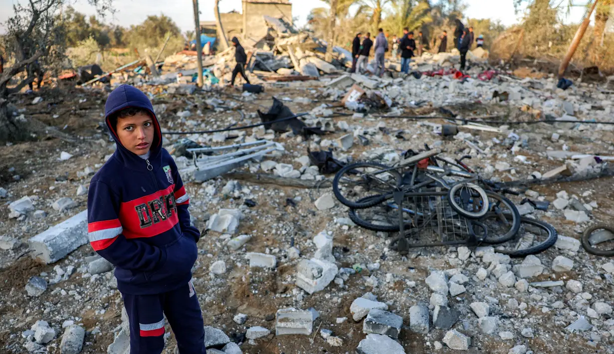 Sedikitnya 46.584 warga Palestina tewas dan 109.731 lainnya mengalami luka sejak serangan militer Israel memanas di Gaza, 7 Oktober 2023 lalu. (BASHAR TALEB/AFP)