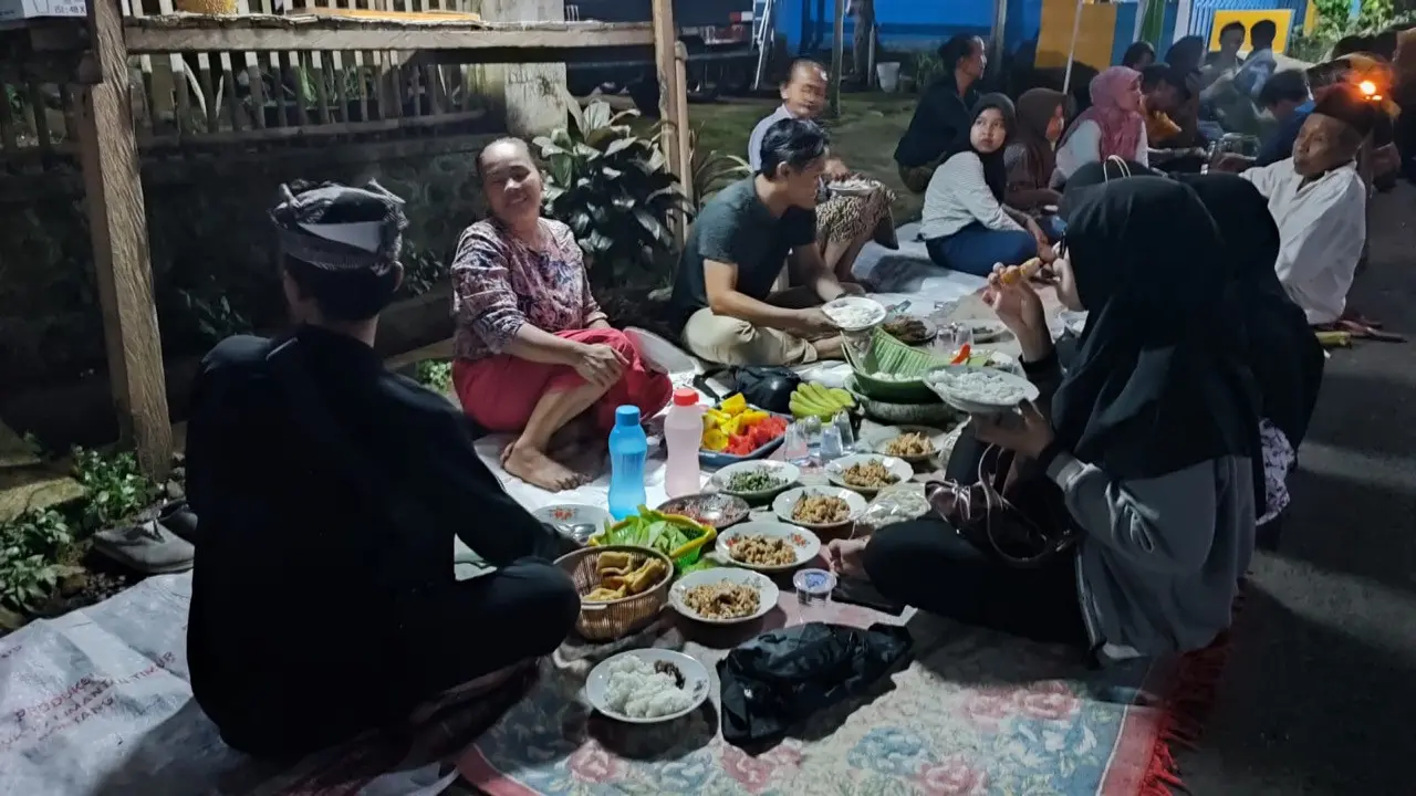 Pecel Titik Jadi Menu Santap Khas Kemiren di Tradisi Tumpeng Sewu