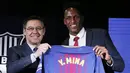 Yerry Mina bergabung dengan Barcelona sejak 2018 dari Palmeiras.
Mina jarang dimainkan pelatih Ernesto Valverde saat itu sehingga memilih untuk hengkang ke Everton. (Foto: AFP/Pau Barrena)