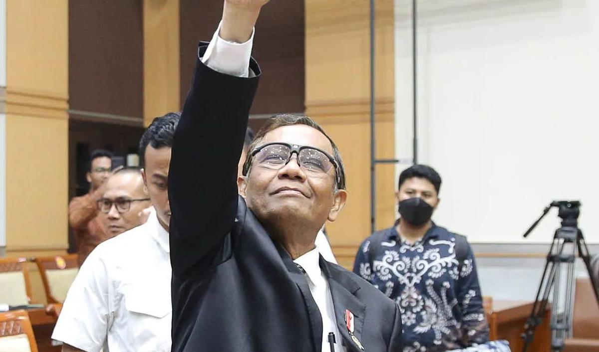Oleh karena itu, Mahfud menilai, kelompok oligarki menjadi tantangan demokrasi di Indonesia saat ini.<br>