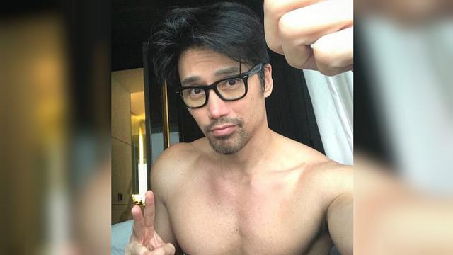 Chuando Tan, masih terlihat muda meski hampir berkepala enam (Instagram/@chuando_chuandoandfrey)