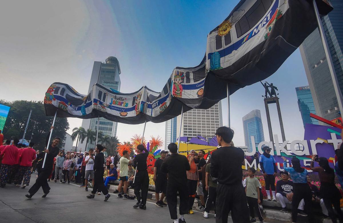 FOTO: Pawai Budaya Betawi Semarakkan HUT ke 499 Jakarta di Bundaran HI