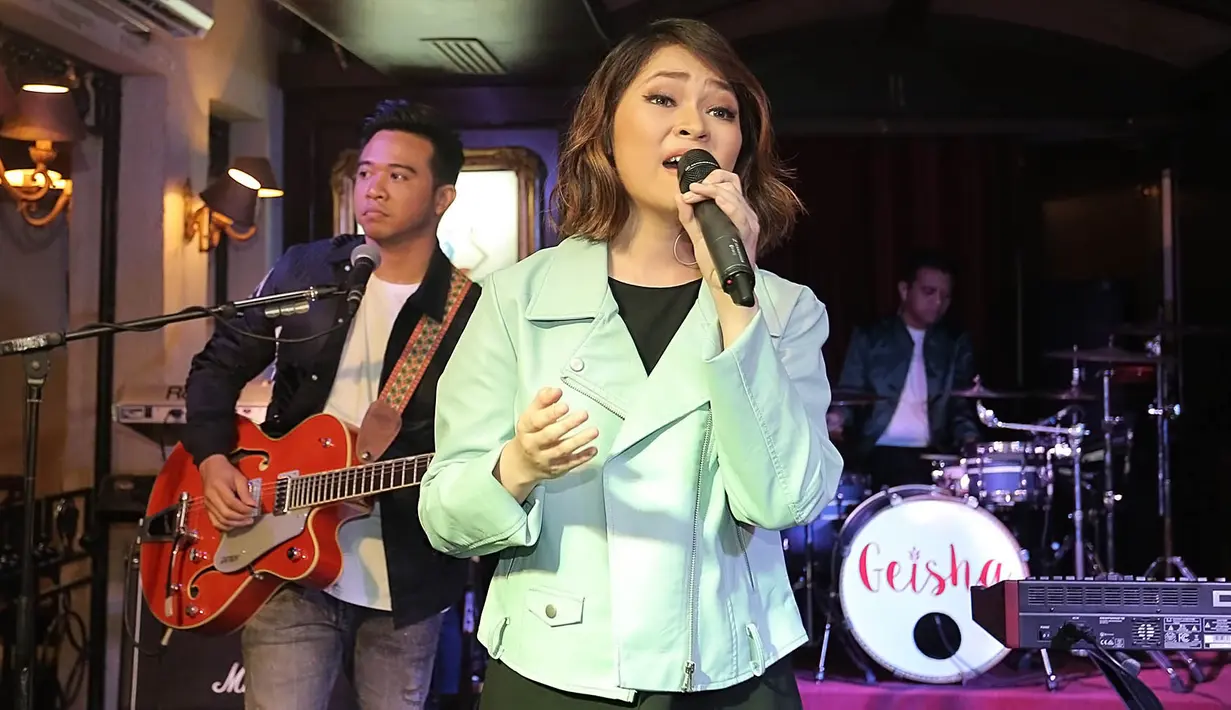 Menurut gitaris Roby Satria, Regina membuat Geisha menjadi lebih pada grup yang telah berusia 14 tahun tersebut. (Bambang E Ros/Bintang.com)