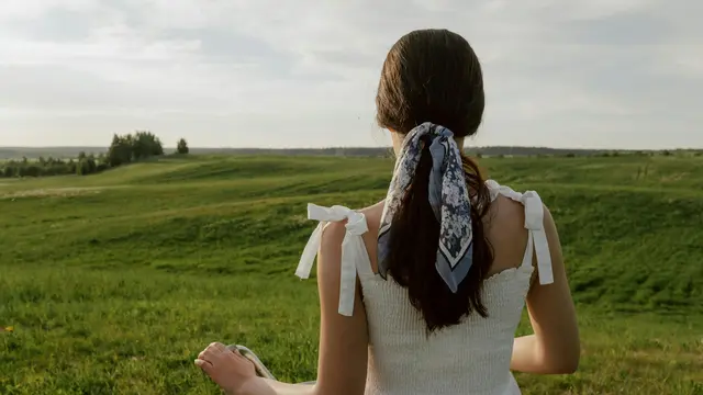 1. Scarf sebagai Ikat Rambut