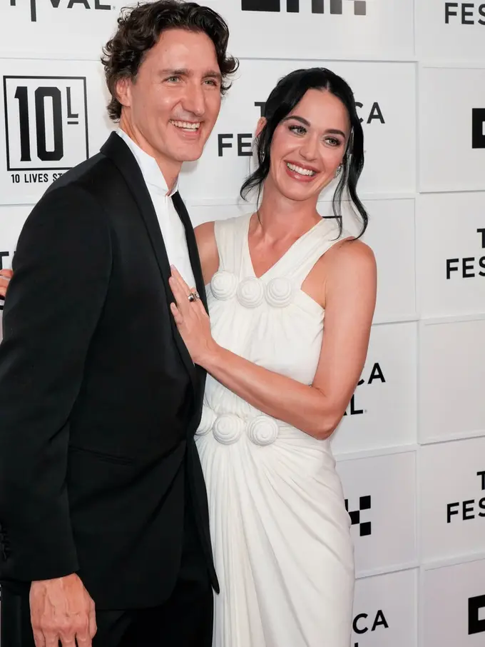 Debud di Red Carpet, Katy Perry Tampil Anggun dengan Gaun Putih Bersama Justin Trudeau
