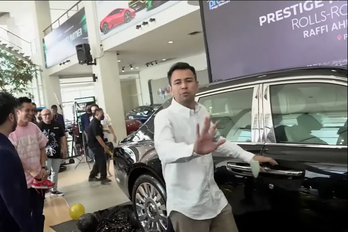 [Fimela] Mobil baru Raffi Ahmad