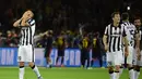Ekspresi sejumlah pemain Juventus usai pertandingan di laga final Liga Champions 2014-2015 di Olympiastadion, Berlin, Minggu (7/6/2015). Juventus dikalahkan Barcelona dengan skor 3-1. (AFP Photo/Oliver Morin)