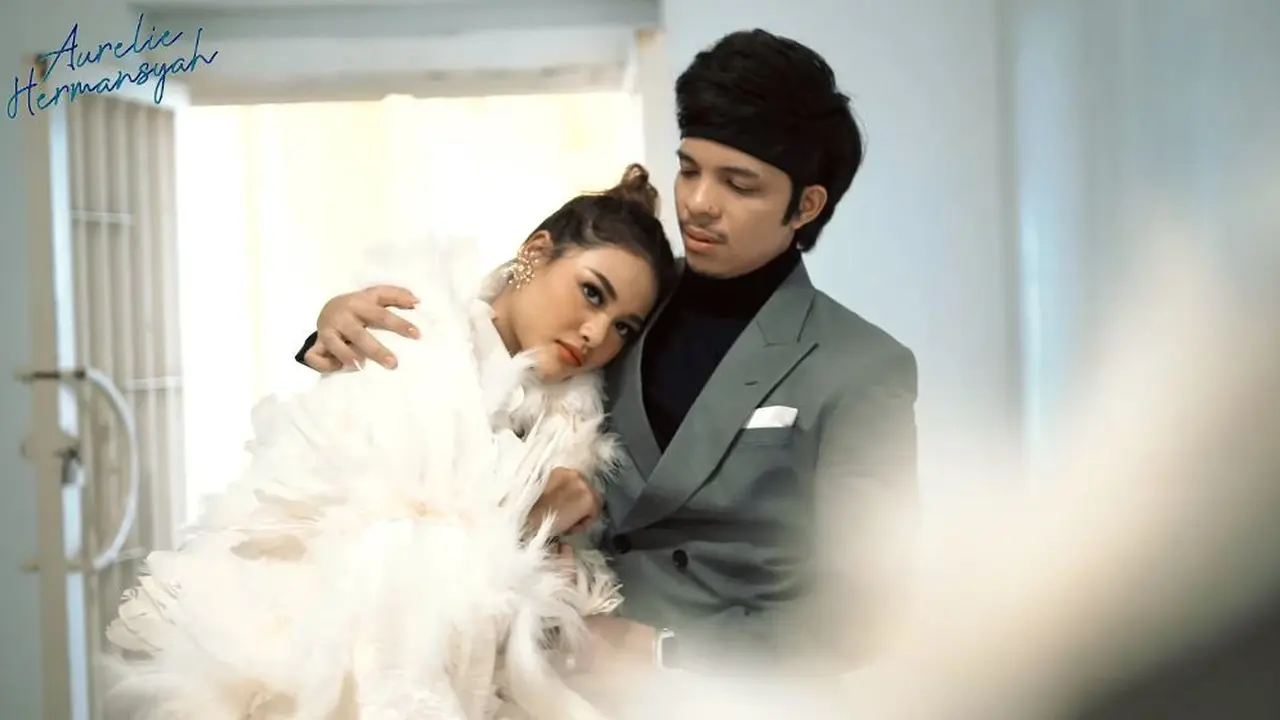 7 Prewedding Aurel Hermansyah dan Atta Halilintar di GBK, Curi Perhatian