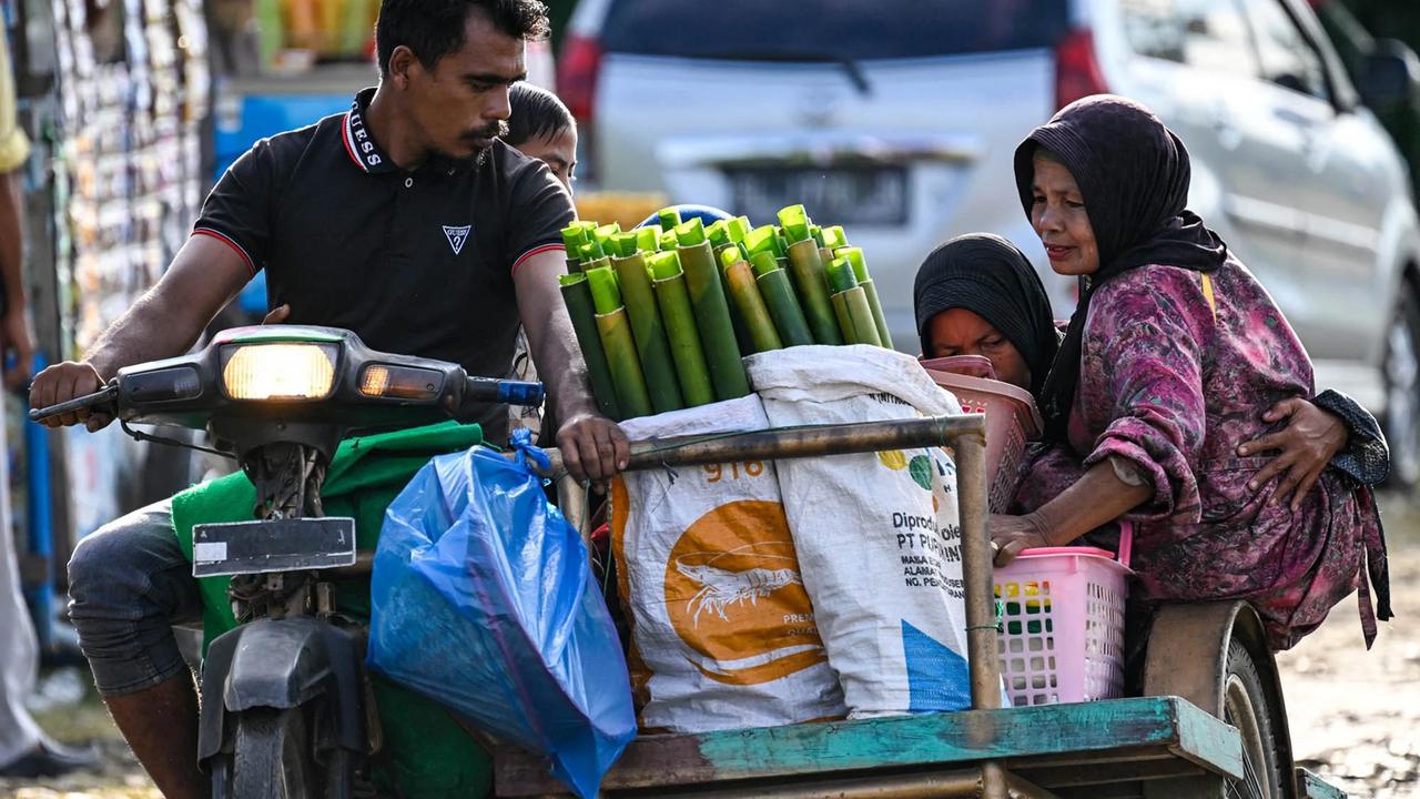 FOTO: Ribuan Warga Abdya Pecahkan Rekor Memasak Lemang Terbanyak
