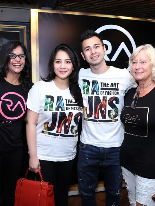 Banyak selebriti juga merambah bisnis mulai dari kuliner, kecantikan hingga fesyen, Raffi Ahmad kini memulai usaha dibidang fesyen yang ia berinama RA Jeans. (Nurwahyunan/Bintang.com)