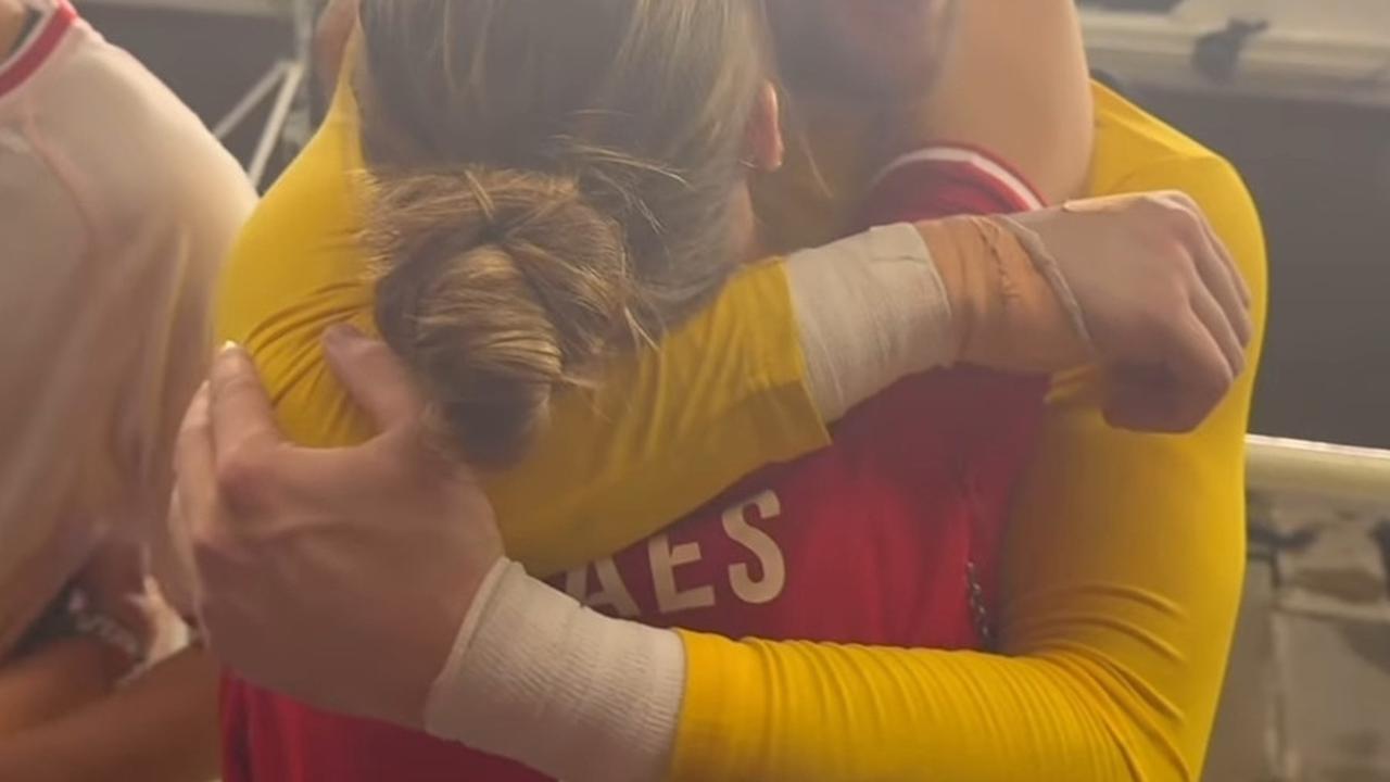 Potret Maarten Paes Kiper Timnas Indonesia yang Bucin Banget Sama Pacar, Luna Bijl Samperin ke Indonesia Untuk Beri Dukungan