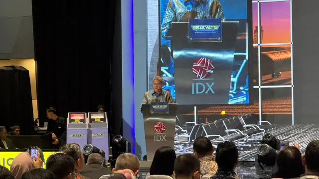 Kepala Departemen Pengaturan dan Pengembangan Pasar Modal Keuangan Derivatif dan Bursa Karbon OJK, Henry Rialdi, dalam acara Elevate: IFN Indonesia Forum dan Sharia Investment Week (SIW) 2026, di Main Hall BEI, Jakarta, Rabu (20/5/2026).