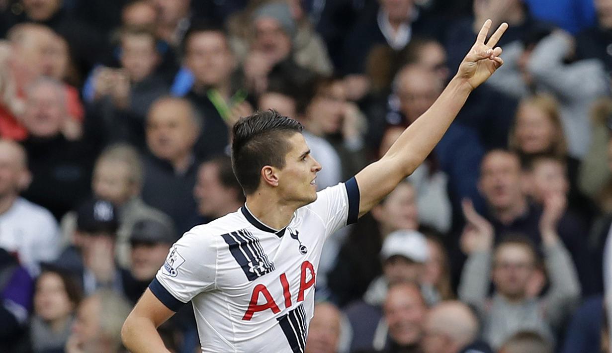 Erik Lamela mencetak satu gol saat Tottenham mengalahkan Manchester United pada lanjutan liga Inggris di White Hart Lane, Minggu (10/4/2016). (Reuters/Eddie Keogh)