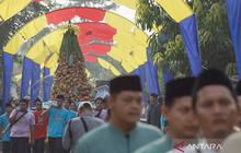 Pawai Tumpeng Ketupat Meriahkan Tradisi Lebaran Ketupat Trenggalek yang Bersejarah