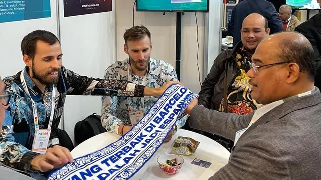 Safrizal ZA (kanan) memimpin delegasi RI mengikuti Smart City Expo World Congress (SCEWC) 2023 di Barcelona. (Istimewa)