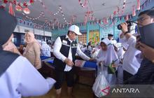 Kemenag Kalsel Salurkan Donasi Banjir untuk Siswa Madrasah Terdampak di Banjar