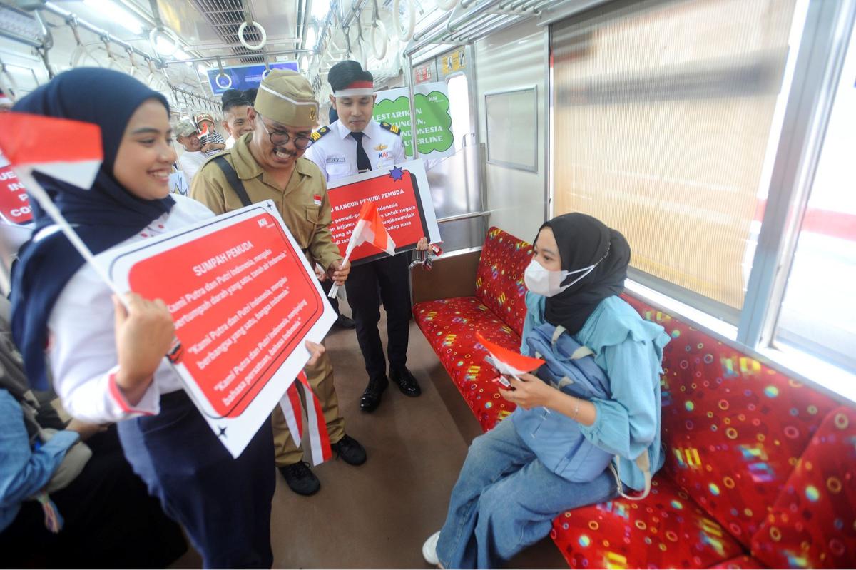 Peringatan Sumpah Pemuda di KRL Commuter Line