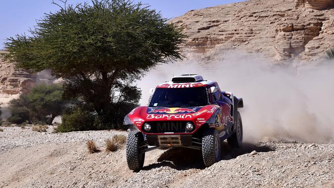 Pembalap Stephane Peterhansel dan navigator Paulo Fiuza keluar sebagai pemenang etape kesembilan Reli Dakar 2020 yang melintasi jalur dari Wadi Al Dawasir ke Harardh, Arab Saudi, Selasa (14/1/2020).