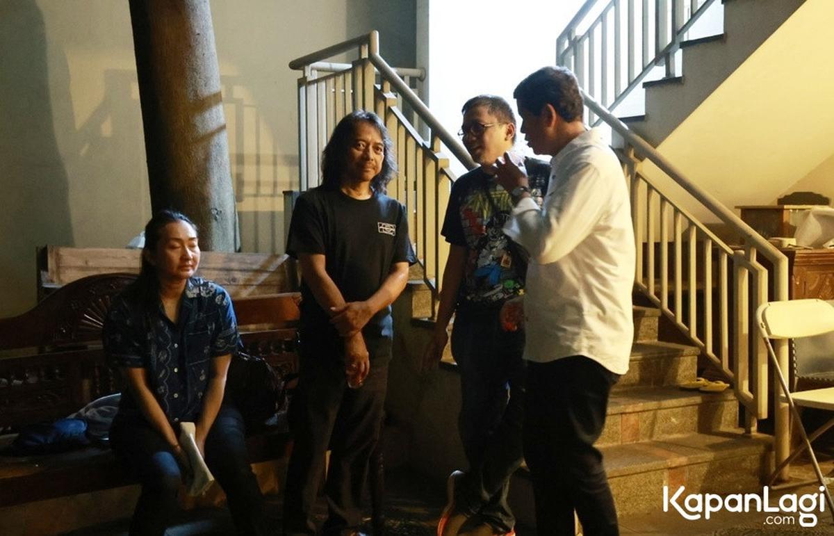 7 Potret Suasana Rumah Duka Penyanyi Irianti Erningpraja, Addie MS hingga Dewa Budjana Datang Melayat