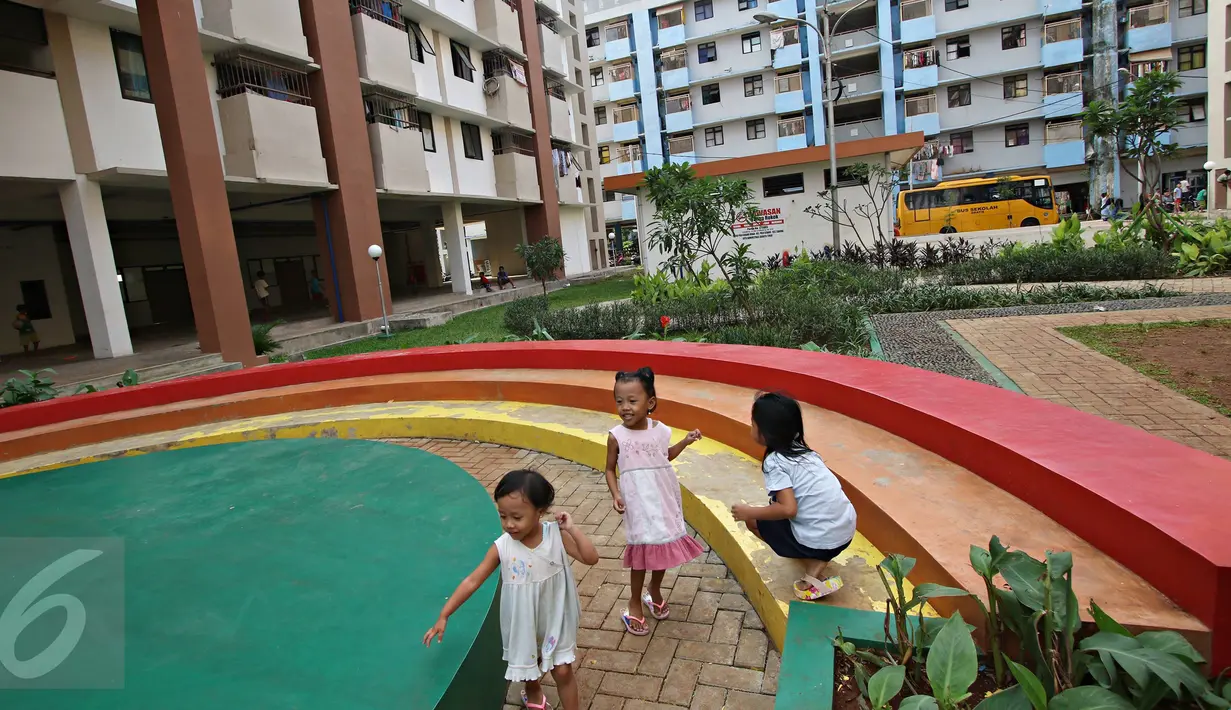 Sejumlah anak bermain di kawasan Ruang Publik Terpadu Ramah Anak (RPTRA) Rusun Pulogebang, Jakarta, Rabu (18/5). Gubernur DKI Basuki Tjahaja Purnama atau Ahok ingin RPTRA tidak hanya untuk anak-anak, tapi juga buat lansia. (Liputan6.com/Immanuel Antonius)