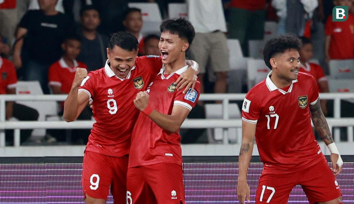 <p>Selebrasi pemain Timnas Indonesia, Dimas Drajad (kiri) bersama Hokky Caraka setelah mencetak gol pertama ke gawang Brunei Darussalam pada laga putaran pertama Kualifikasi Piala Dunia 2026 Zona Asia di Stadion Utama Gelora Bung Karno (SUGBK), Kamis (12/10/2023) malam WIB. (Bola.com/M Iqbal Ichsan)</p>