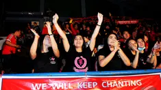 Simpatisan United merayakan ulang tahun ke-3 di Hall A Senayan, Jakarta, Sabtu (20/12/2014). (Liputan6.com/Faisal R Syam)