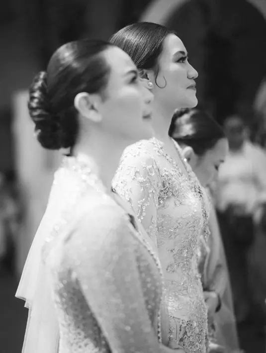 Zahwa Rezi Massaid merupakan kakak perempuan Aaliyah, sedangkan Baby Mamesah juga merupakan kakak perempuan Aaliyah, yang juga anak angkat dari Reza Artamevia. [Foto: Instagram/morden.co]