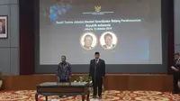 Kementerian Koordinator Bidang Perekonomian menyelenggarakan serah terima jabatan Menteri Perekonomian dari Darmin Nasution kepada Airlangga Hartarto. Merdeka.com/Dwi Aditya P