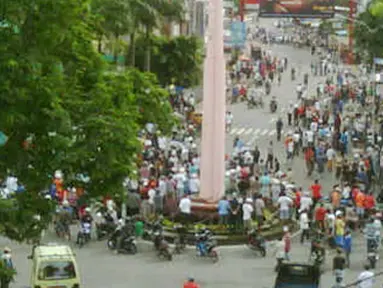 Suasana Waihaong masih mencekam pada, Minggu (11/9). Kota Ambon masih memanas, dimana-mana terdengar bunyi letusan senjata hingga menimbulkan kepanikan warga.