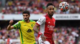 Arsenal merekrut Pierre-Emerick Aubameyang usai tampil impresif bersama Borussia Dortmund di Bundesliga. Penyerang asal Gabon tersebut diboyong dengan harga 63,8 juta euro pada 2018. Sempat menjadi tumpuan di lini depan The Gunners, Aubameyang harus tersingkir dari skuat Mikel Arteta setelah tindakan indisiplinernya. (AFP/Daniel Leal)